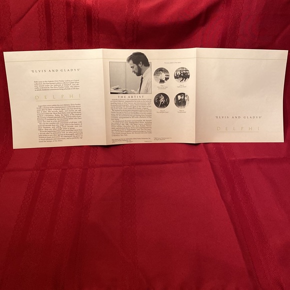 Elvis Presley: Looking at a Legend Delphi Collector Plate - 8 1/2” - Picture 5 of 7